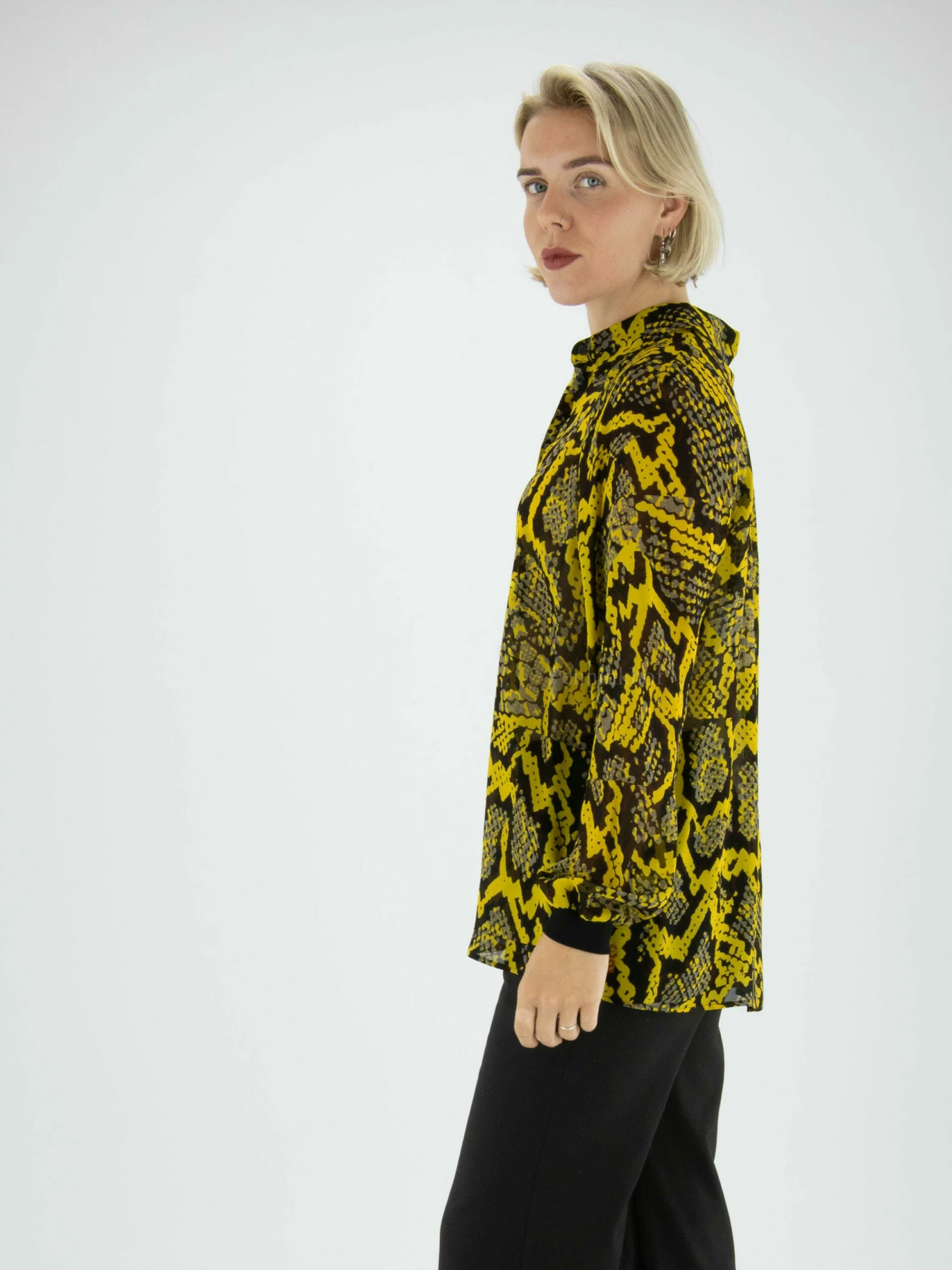 Marc Cain VS 51.21 W25 Blouse Geel 5 Marc Cain VS 51.21 W25 Blouse Geel - Afbeelding 3