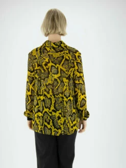 Marc Cain VS 51.21 W25 Blouse Geel 11 Marc Cain VS 51.21 W25 Blouse Geel -PENNINKHOF MODE Winkel 110000729 4