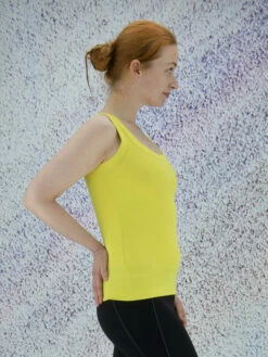 Marc Cain +E61.25 J50 Tops Geel -PENNINKHOF MODE Winkel 130000795 5