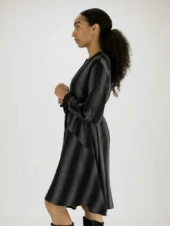 High LIMITLESS 721602 Jurken Zwart 13 High LIMITLESS 721602 Jurken Zwart -PENNINKHOF MODE Winkel 160100696 3