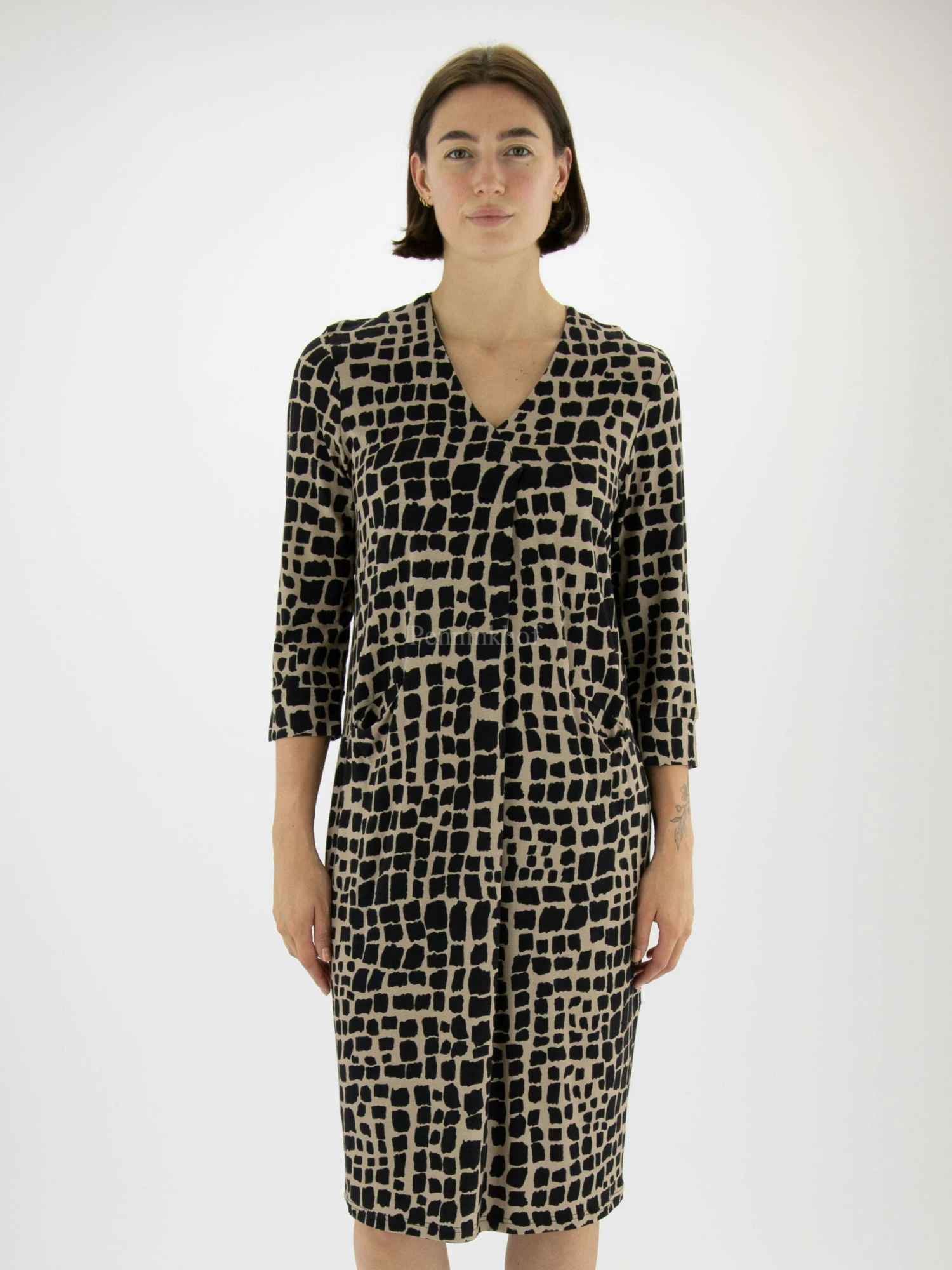 Joseph Ribkoff 233073 Jurken Taupe 4 Joseph Ribkoff 233073 Jurken Taupe - Afbeelding 2