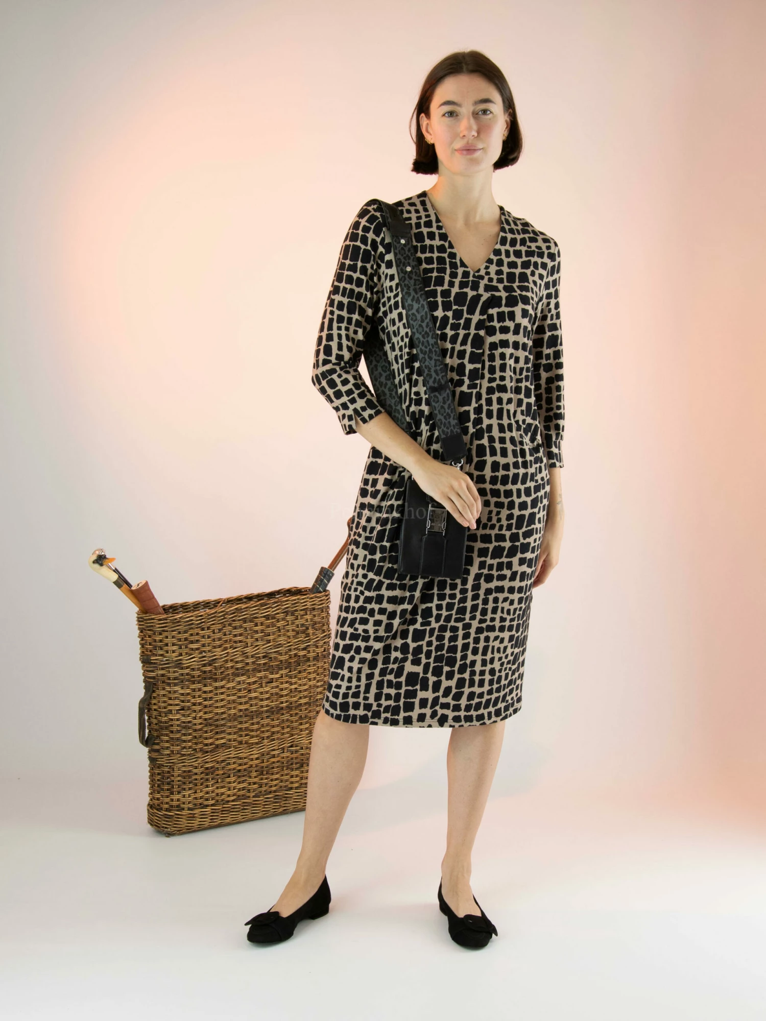 Joseph Ribkoff 233073 Jurken Taupe 8 Joseph Ribkoff 233073 Jurken Taupe - Afbeelding 6