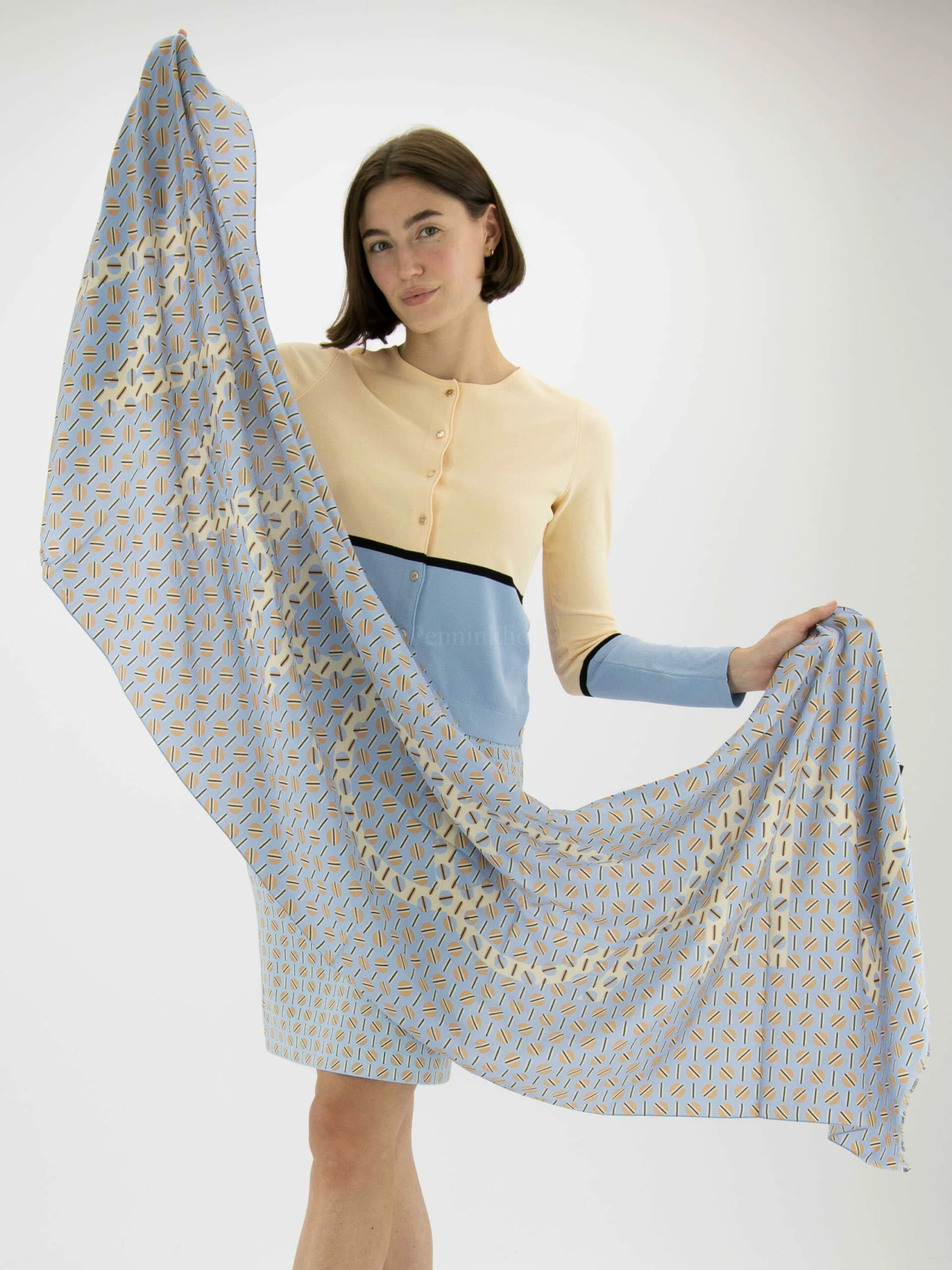 Marc Cain VC B4.07 Z18 Shawls Blauw 5 Marc Cain VC B4.07 Z18 Shawls Blauw - Afbeelding 3