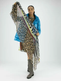 Marc Cain VS B4.12 Z24 Shawls Bruin 7 Marc Cain VS B4.12 Z24 Shawls Bruin -PENNINKHOF MODE Winkel 301000881 3