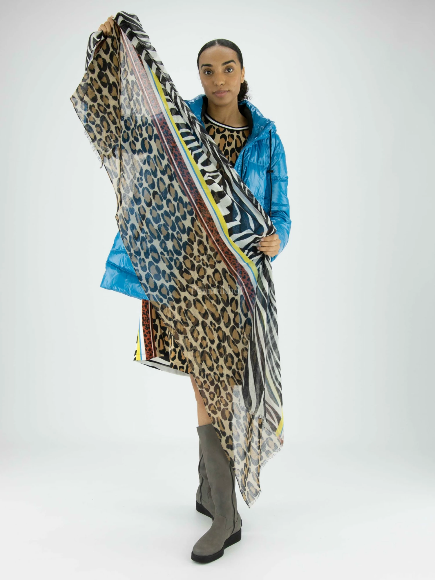 Marc Cain VS B4.12 Z24 Shawls Bruin 5 Marc Cain VS B4.12 Z24 Shawls Bruin - Afbeelding 3