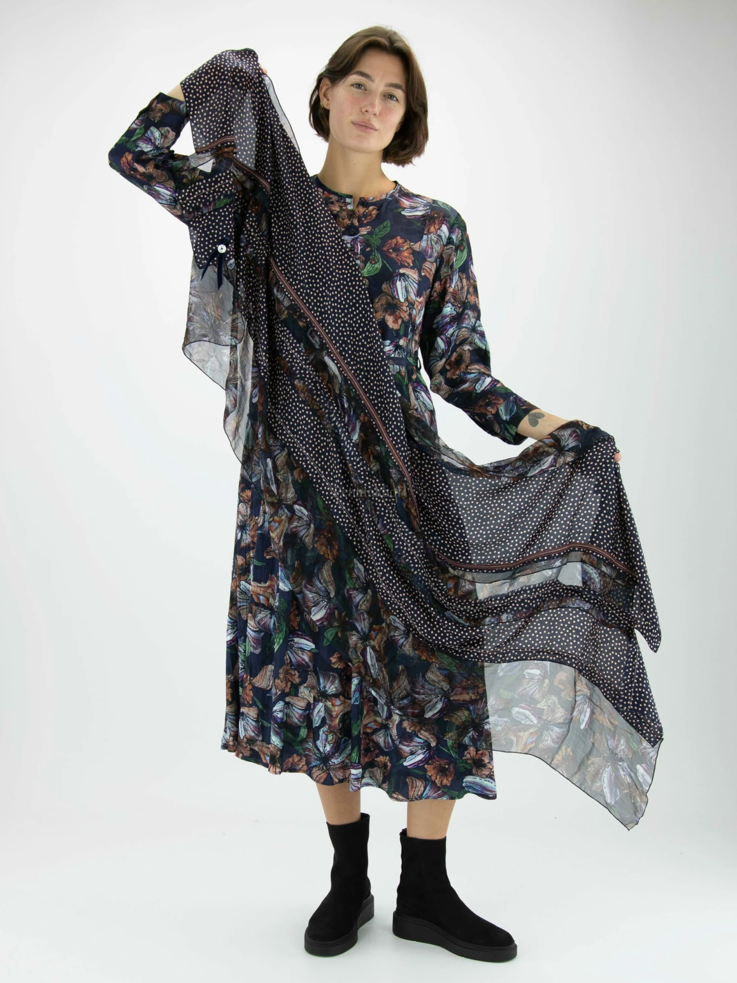 High ORNATE 790921 Shawls Blauw 4 High ORNATE 790921 Shawls Blauw - Afbeelding 2