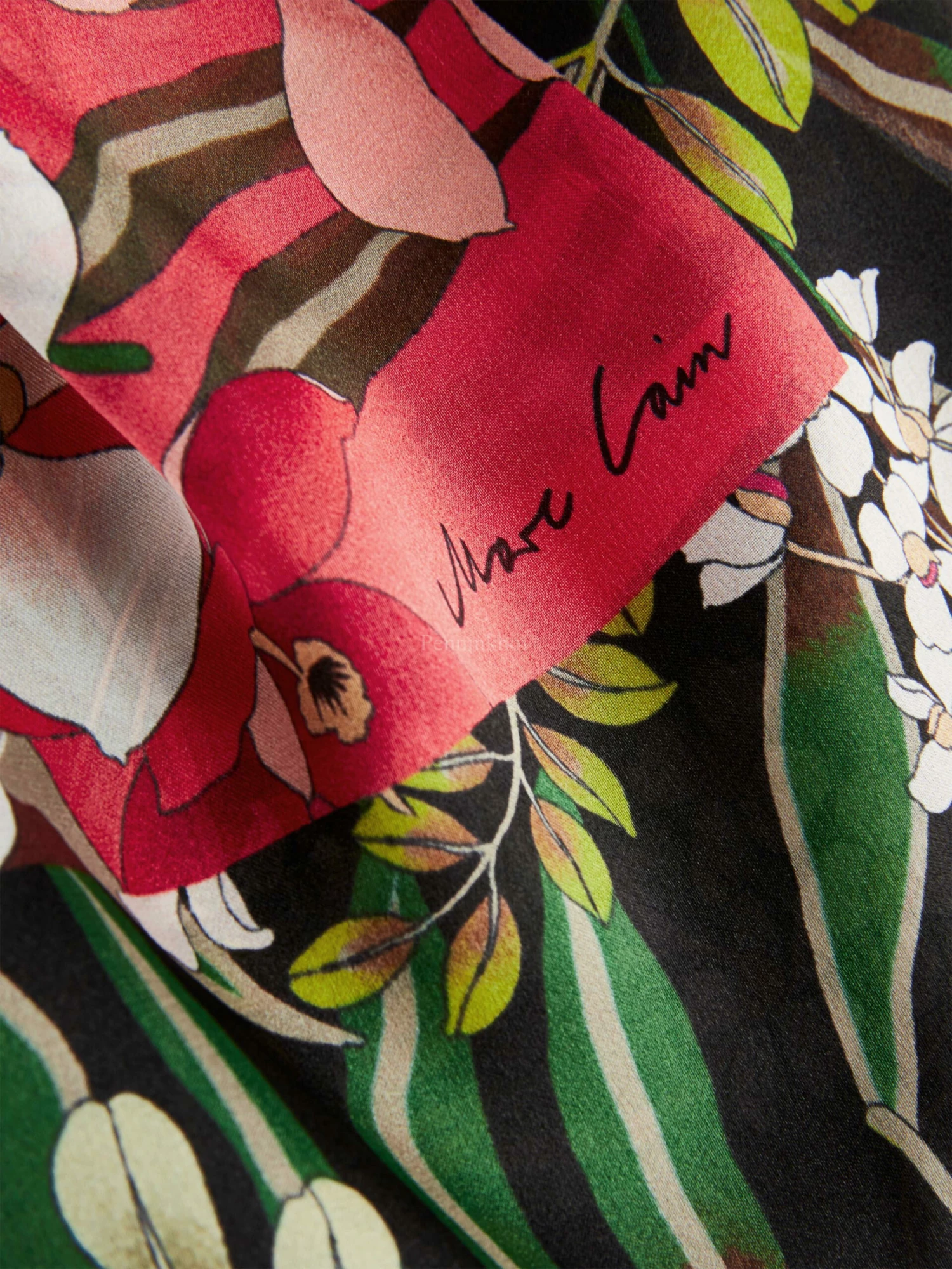 Marc Cain VC B4.15 Z48 Shawls Rood 4 Marc Cain VC B4.15 Z48 Shawls Rood - Afbeelding 2