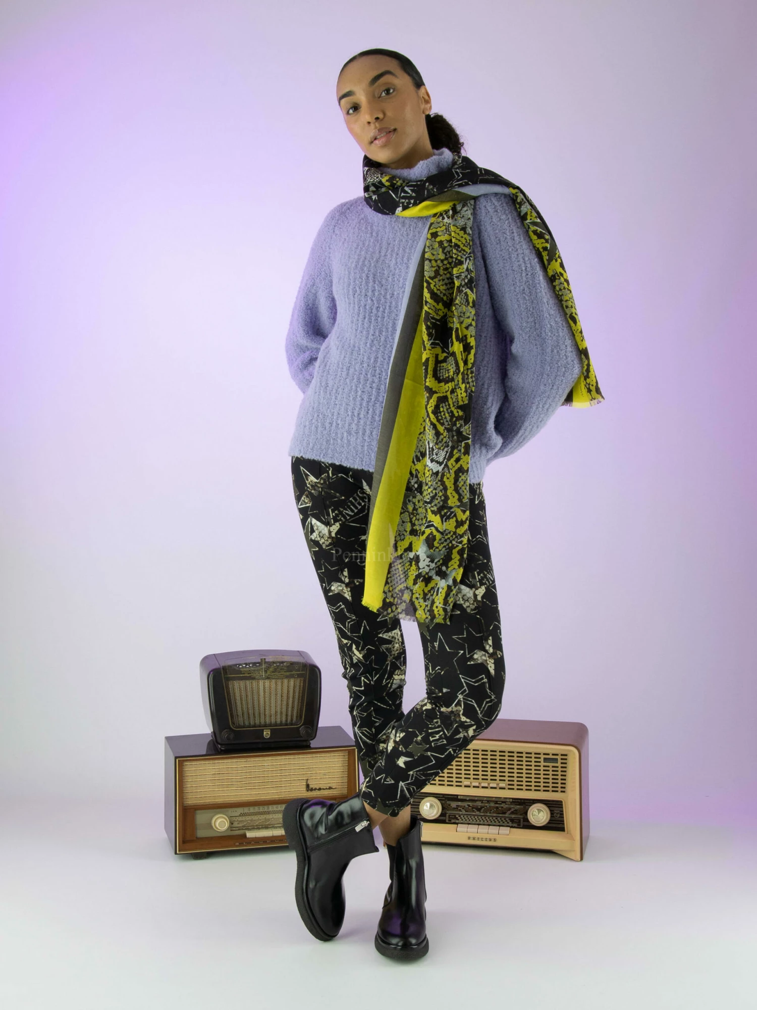 Marc Cain VS B4.07 Z43 Shawls Zwart 4 Marc Cain VS B4.07 Z43 Shawls Zwart - Afbeelding 2