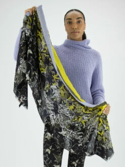 Marc Cain VS B4.07 Z43 Shawls Zwart 7 Marc Cain VS B4.07 Z43 Shawls Zwart -PENNINKHOF MODE Winkel 301000904 3